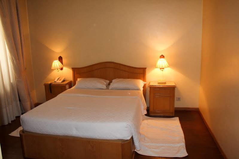 Portucalense Bed and Breakfast OOporto Exteriör bild