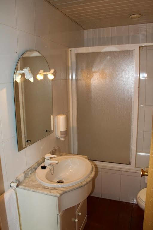 Portucalense Bed and Breakfast OOporto Exteriör bild