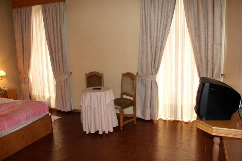 Portucalense Bed and Breakfast OOporto Exteriör bild